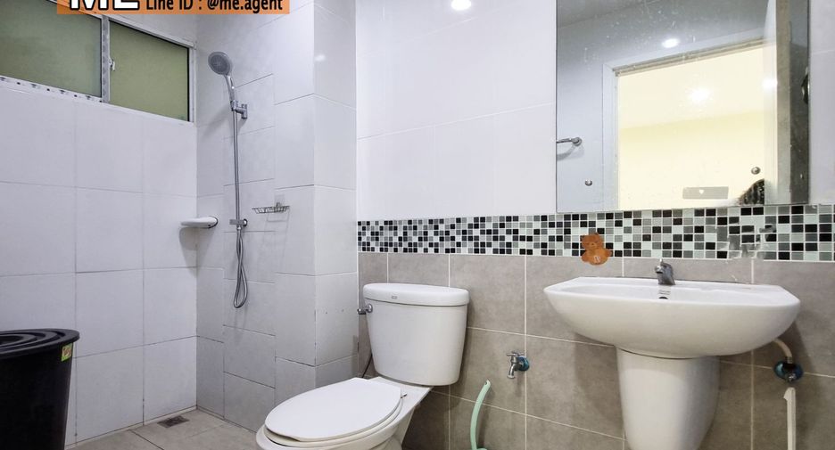 For rent 3 bedrooms townhouse in Suan Luang, Bangkok