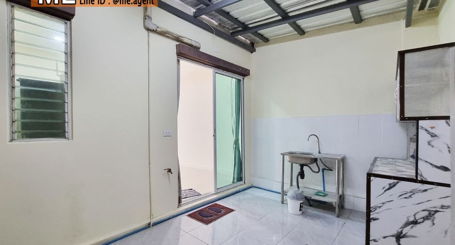 For rent 3 bedrooms townhouse in Suan Luang, Bangkok
