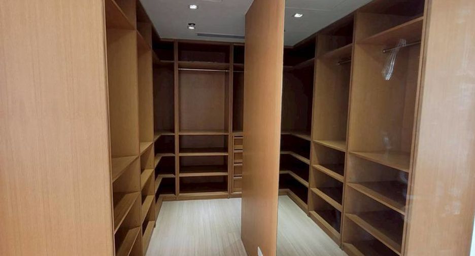 For rent 3 bedrooms condo in Yan Nawa, Bangkok