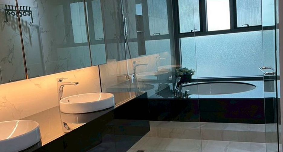 For rent 3 bedrooms condo in Yan Nawa, Bangkok
