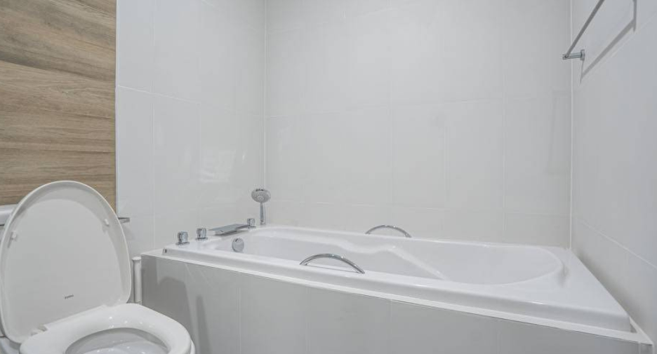 For rent 3 bedrooms condo in Mueang Chiang Mai, Chiang Mai