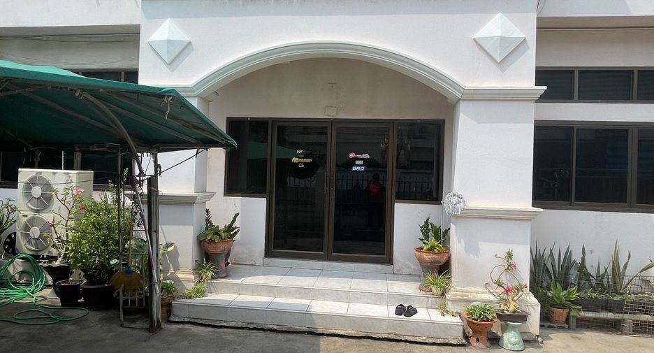 For sale 3 bedrooms warehouse in Krathum Baen, Samut Sakhon