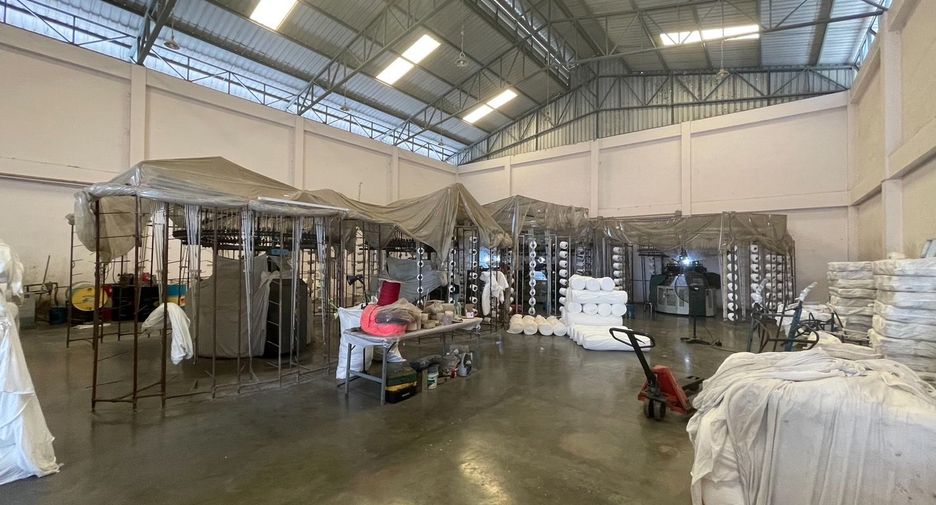 For sale 3 bedrooms warehouse in Krathum Baen, Samut Sakhon