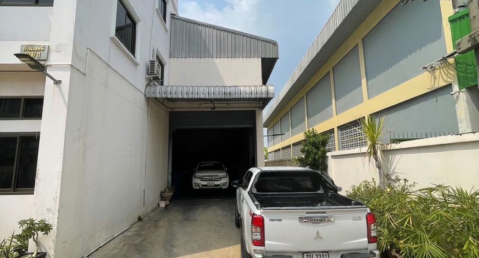 For sale 3 bedrooms warehouse in Krathum Baen, Samut Sakhon