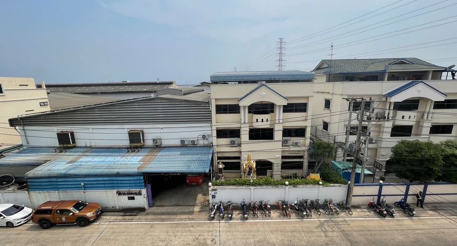 For sale 3 bedrooms warehouse in Krathum Baen, Samut Sakhon