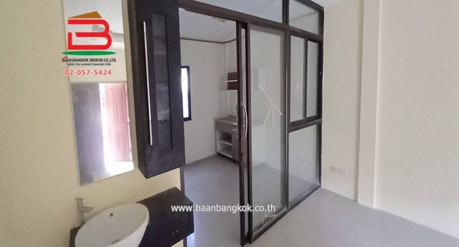 出售 8 卧室 联排别墅 在 Bang Lamung, Chon Buri