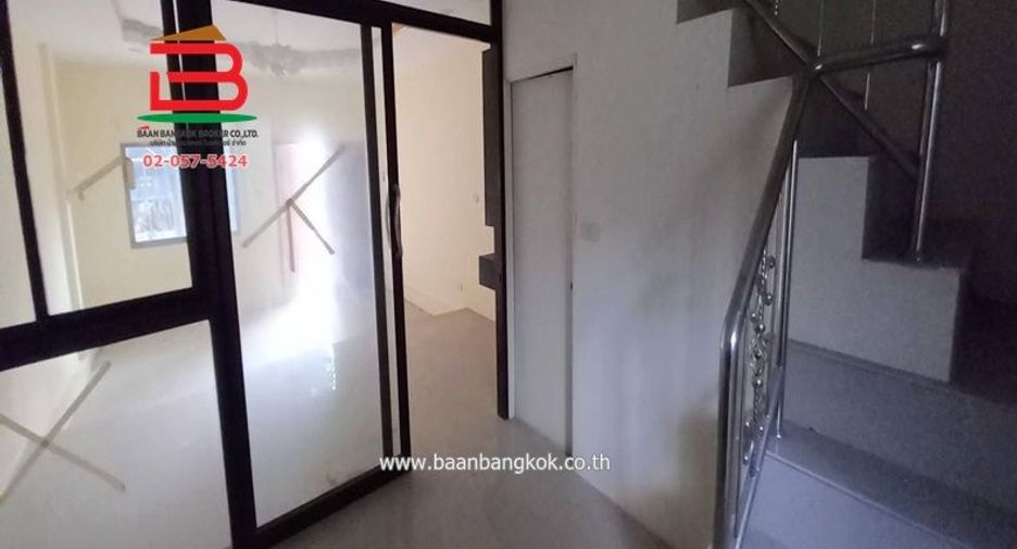 出售 8 卧室 联排别墅 在 Bang Lamung, Chon Buri