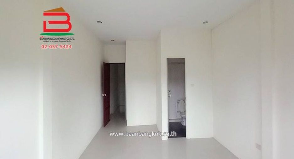 出售 8 卧室 联排别墅 在 Bang Lamung, Chon Buri
