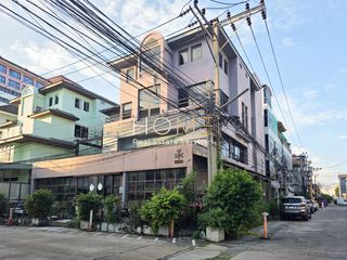For sale 10 Beds office in Wang Thonglang, Bangkok