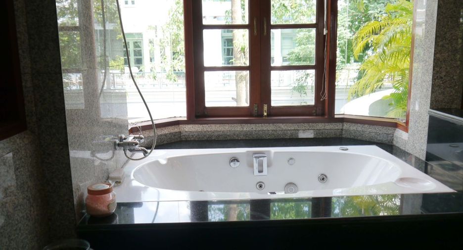 Casa en alquiler de 4 habitaciones en Watthana, Bangkok