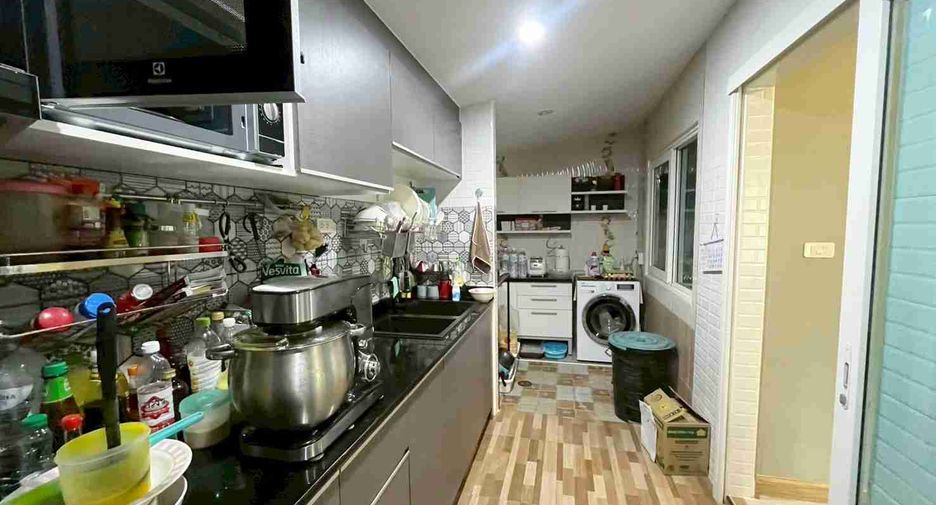 Reihenhaus zum Kauf mit 4 Zimmer in Lat Krabang, Bangkok