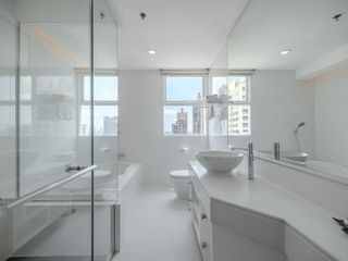 Apartamento en alquiler de 3 habitaciones en Khlong Toei, Bangkok