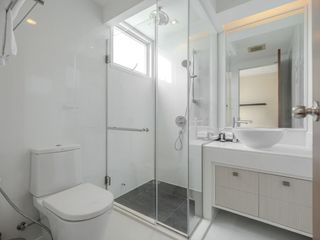 Apartamento en alquiler de 3 habitaciones en Khlong Toei, Bangkok