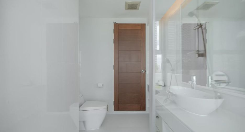 For rent 3 bedrooms apartment in Khlong Toei, Bangkok