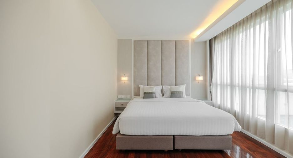 For rent 3 bedrooms apartment in Khlong Toei, Bangkok