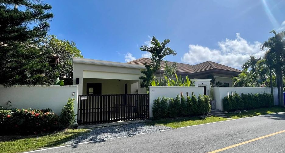 For rent 3 bedrooms villa in Mueang Phuket, Phuket