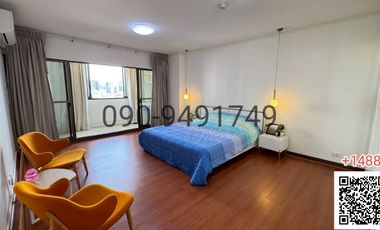 For rent 3 bedrooms condo in Huai Khwang, Bangkok