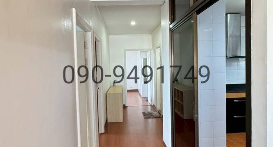 For rent 3 bedrooms condo in Huai Khwang, Bangkok