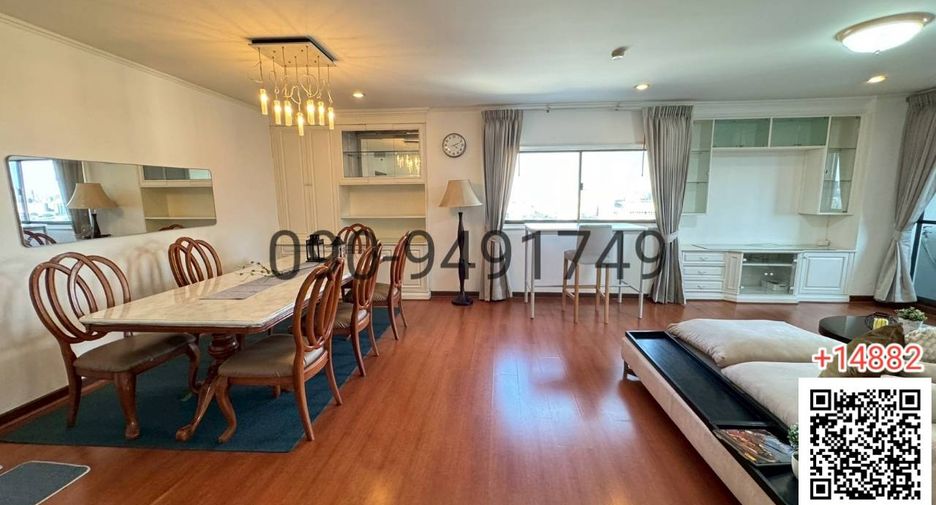 For rent 3 bedrooms condo in Huai Khwang, Bangkok