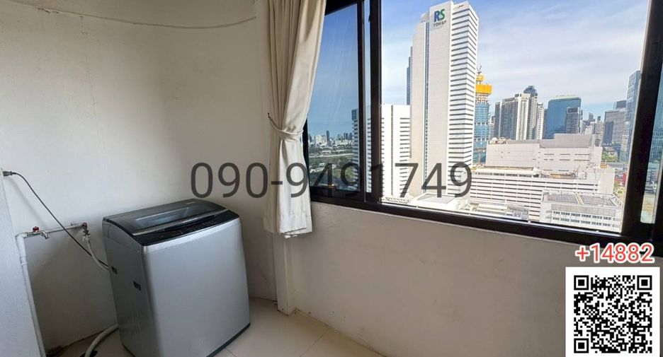 For rent 3 bedrooms condo in Huai Khwang, Bangkok