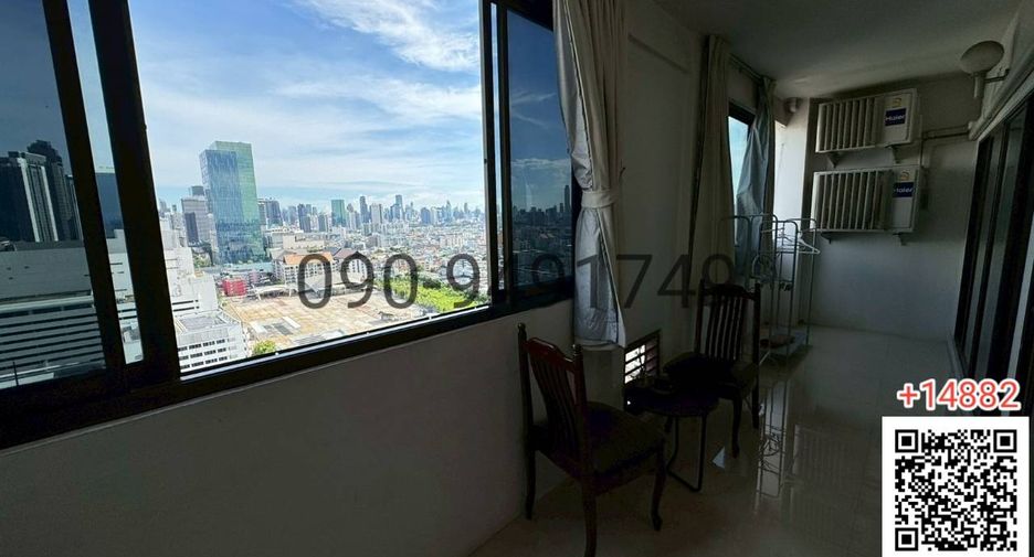 For rent 3 bedrooms condo in Huai Khwang, Bangkok