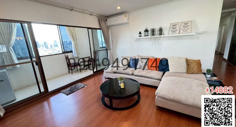 For rent 3 bedrooms condo in Huai Khwang, Bangkok