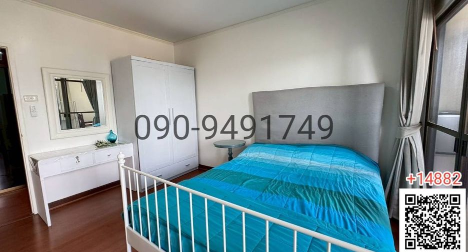 For rent 3 bedrooms condo in Huai Khwang, Bangkok