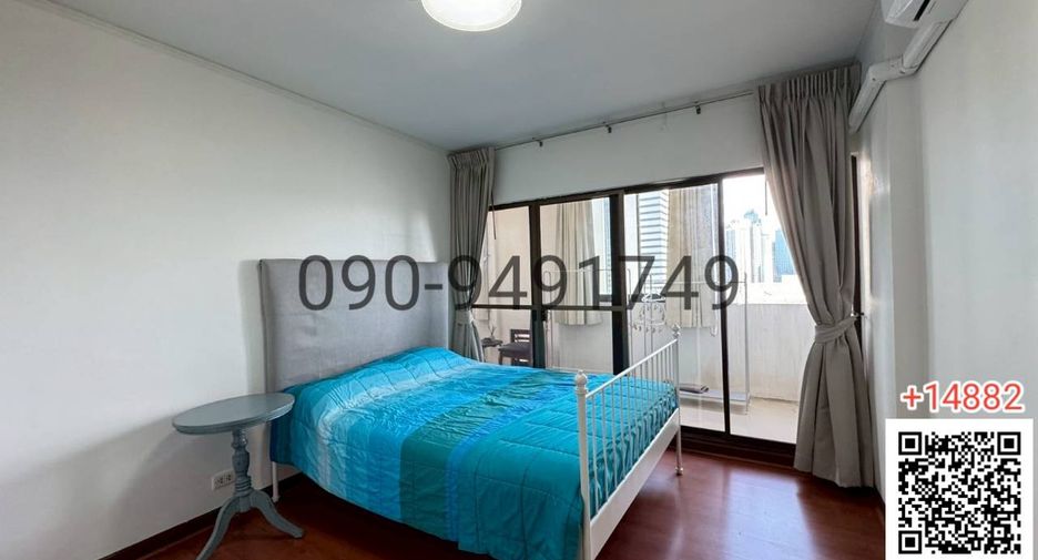 For rent 3 bedrooms condo in Huai Khwang, Bangkok