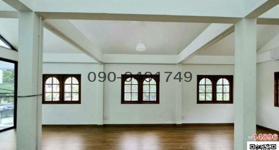 For rent 3 bedrooms retail Space in Lat Phrao, Bangkok