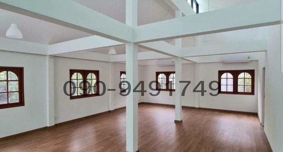 For rent 3 bedrooms retail Space in Lat Phrao, Bangkok