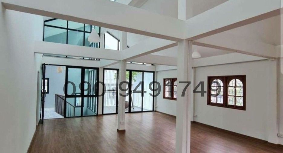 For rent 3 bedrooms retail Space in Lat Phrao, Bangkok