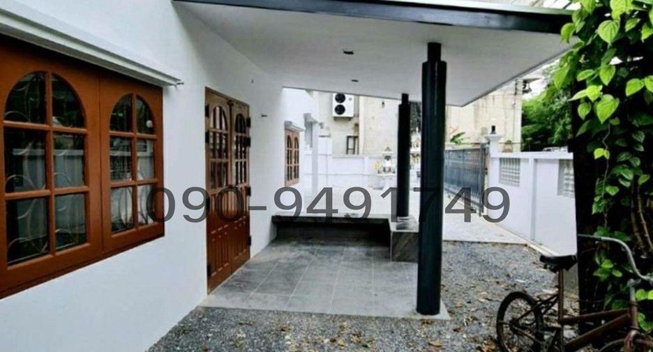 For rent 3 bedrooms retail Space in Lat Phrao, Bangkok