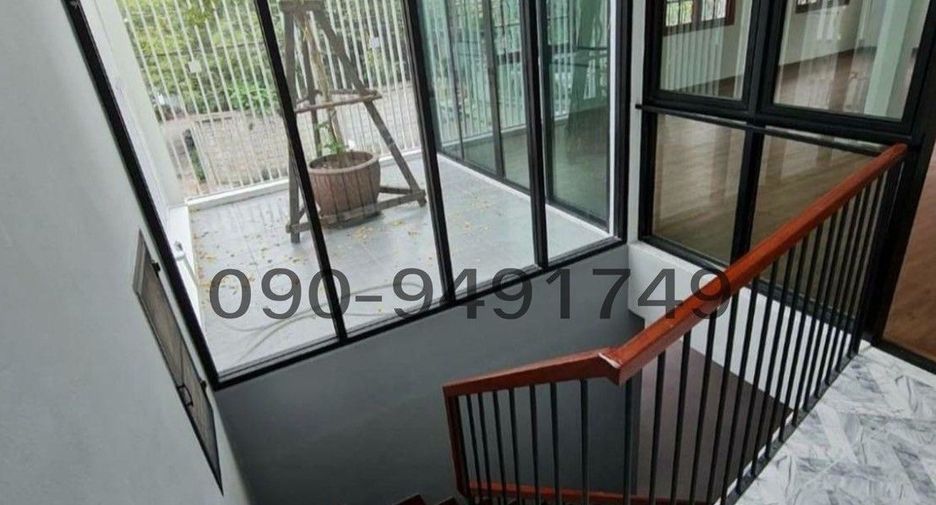 For rent 3 bedrooms retail Space in Lat Phrao, Bangkok