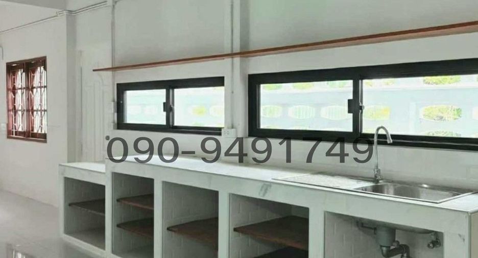 For rent 3 bedrooms retail Space in Lat Phrao, Bangkok