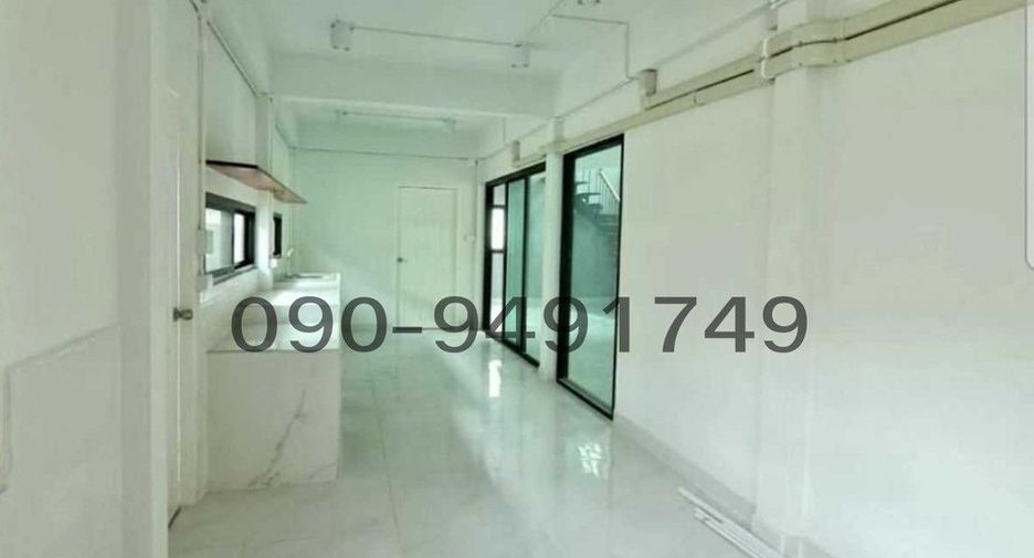 For rent 3 bedrooms retail Space in Lat Phrao, Bangkok