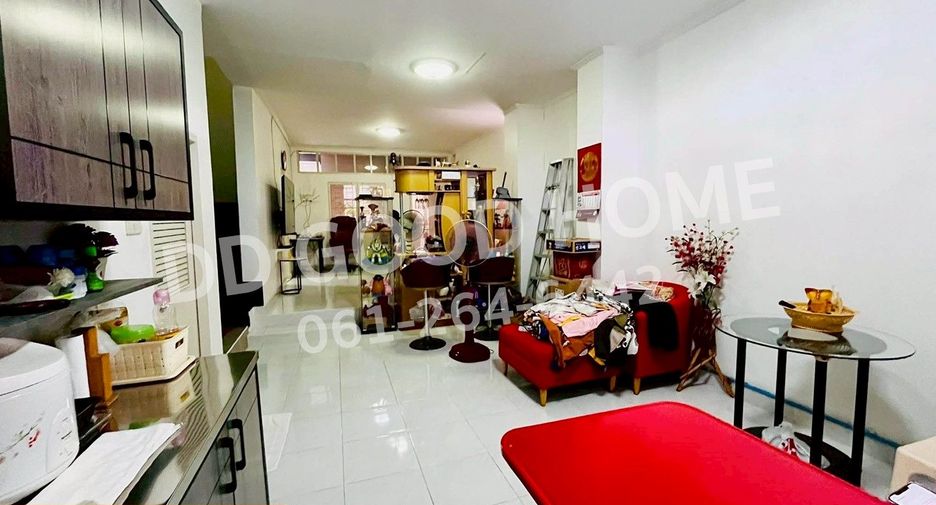 For sale 3 bedrooms townhouse in Thanyaburi, Pathum Thani