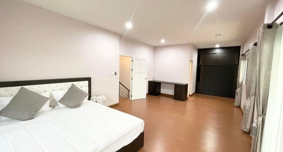 Villa en alquiler de 5 habitaciones en San Sai, Chiang Mai