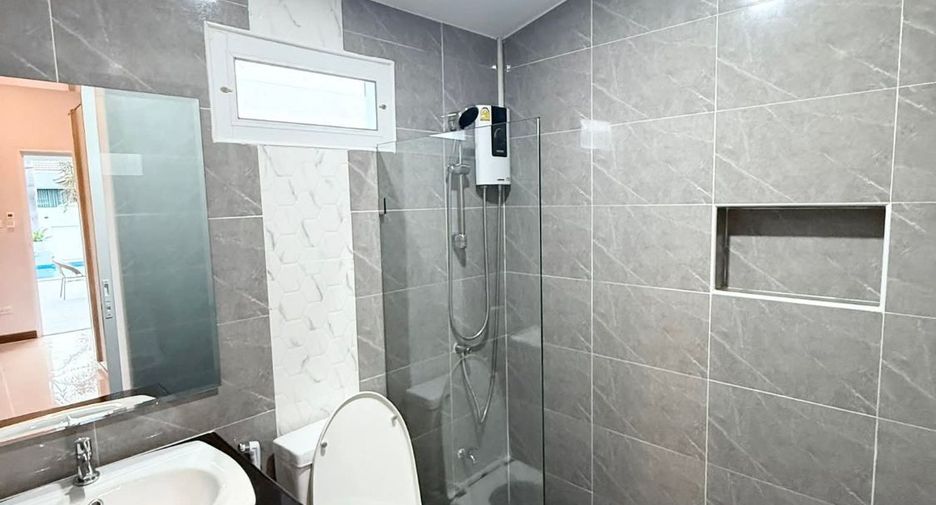 Villa en alquiler de 5 habitaciones en San Sai, Chiang Mai