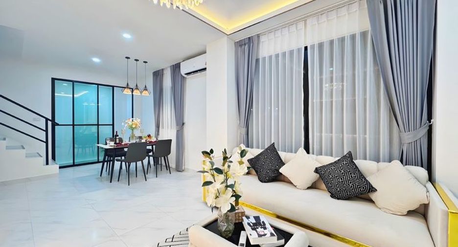 For sale 2 bedrooms townhouse in Bang Lamung, Chonburi