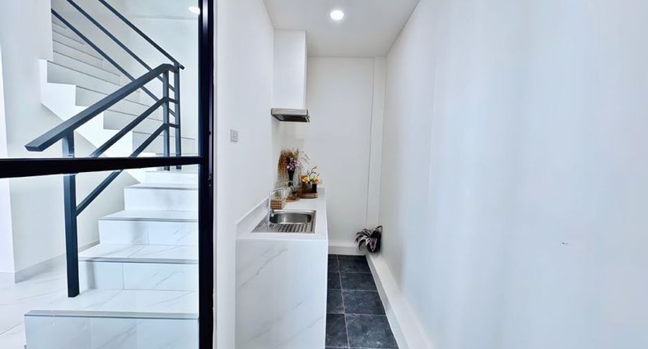 For sale 2 bedrooms townhouse in Bang Lamung, Chonburi
