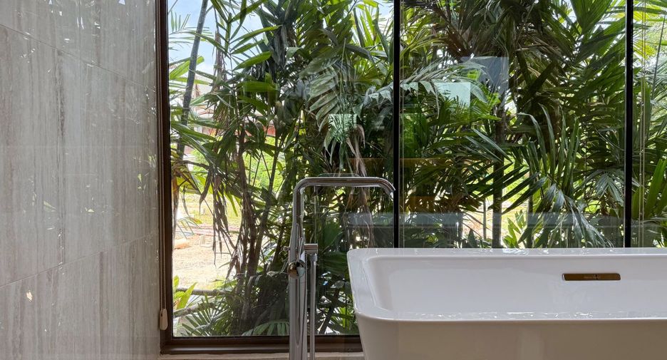 For rent 4 bedrooms villa in Mueang Phuket, Phuket
