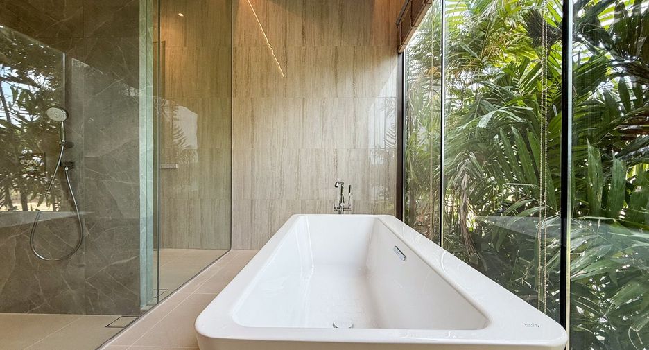 For rent 4 bedrooms villa in Mueang Phuket, Phuket