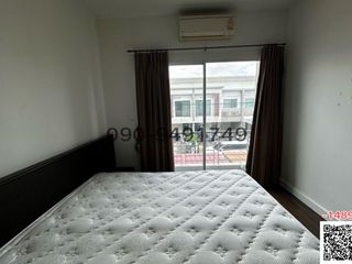 Casa adosada en alquiler de 3 habitaciones en Bang Khen, Bangkok