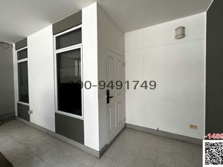 Casa adosada en alquiler de 3 habitaciones en Bang Khen, Bangkok