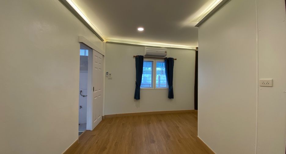 Oficina en alquiler de 4 habitaciones en Mueang Chiang Mai, Chiang Mai