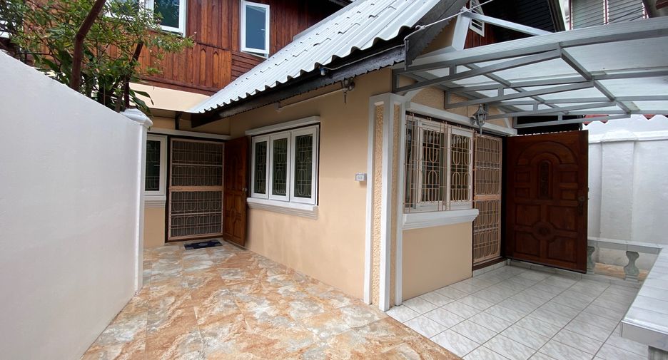 Oficina en alquiler de 4 habitaciones en Mueang Chiang Mai, Chiang Mai