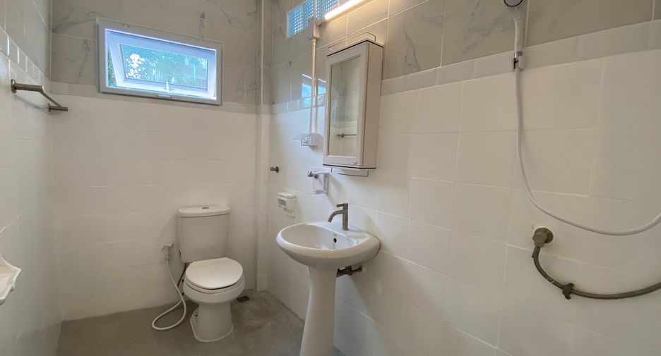 Oficina en alquiler de 4 habitaciones en Mueang Chiang Mai, Chiang Mai
