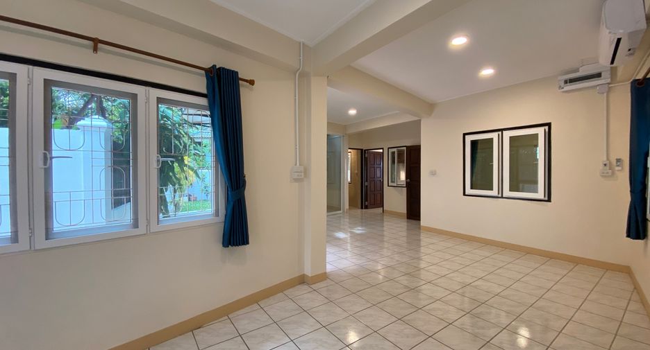 Oficina en alquiler de 4 habitaciones en Mueang Chiang Mai, Chiang Mai