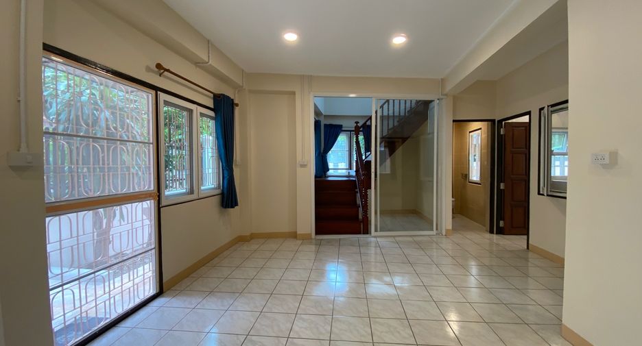 Oficina en alquiler de 4 habitaciones en Mueang Chiang Mai, Chiang Mai