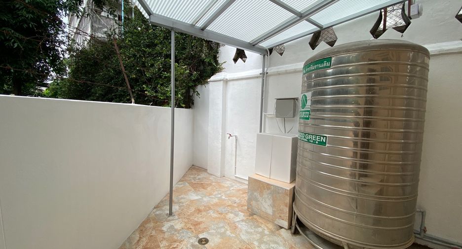 Oficina en alquiler de 4 habitaciones en Mueang Chiang Mai, Chiang Mai